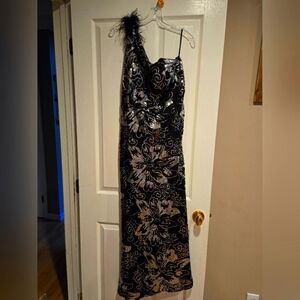 Woman's 1 shoulder evening gown